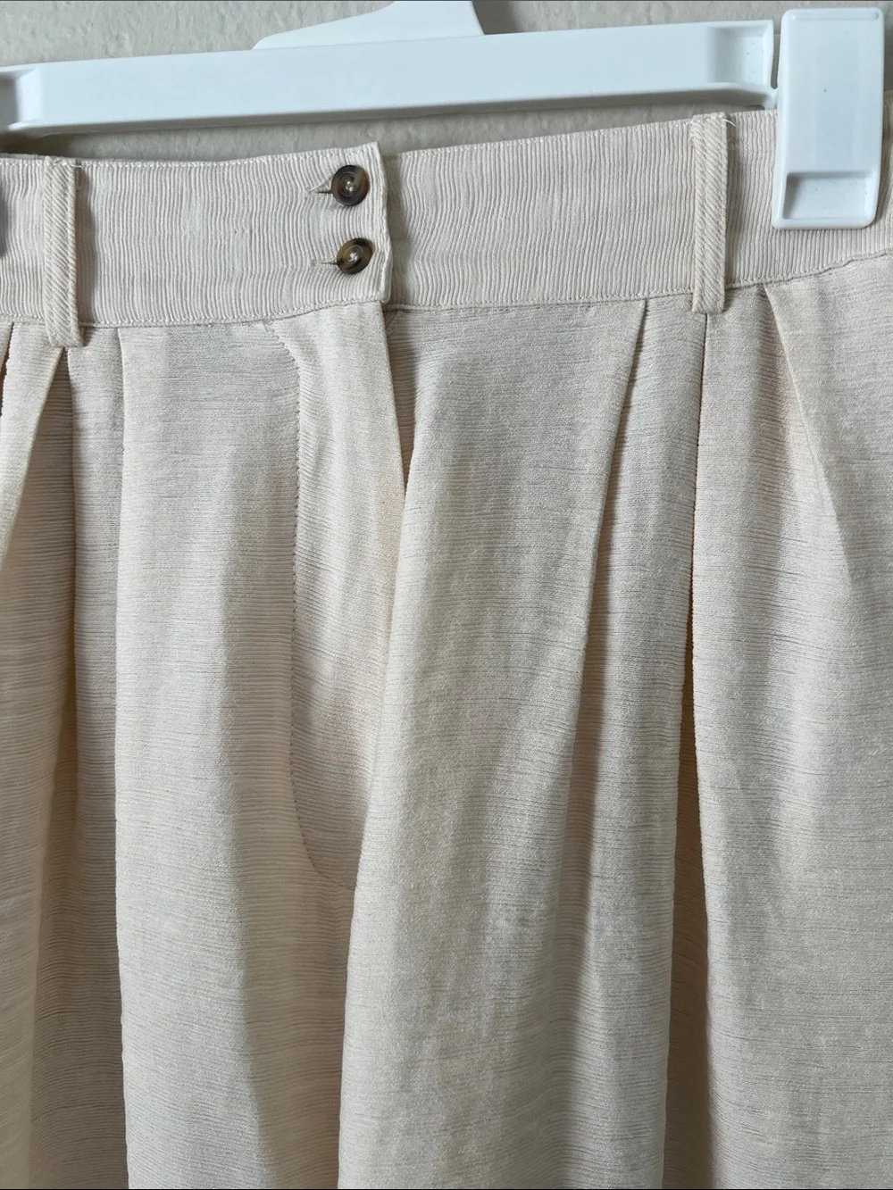 Like New! The Odells Classic Cream A-Line Midi Skirt in Size S